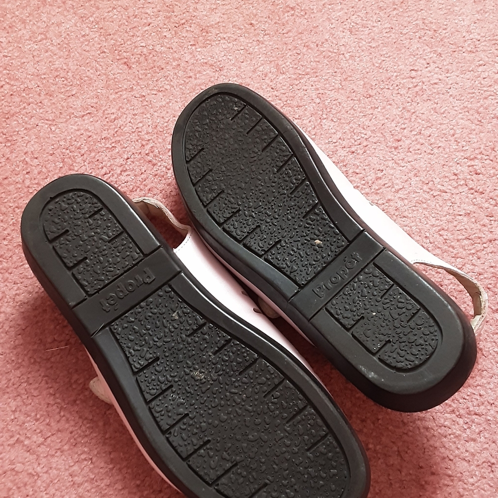Propet Sandals. - Picture 5 of 7